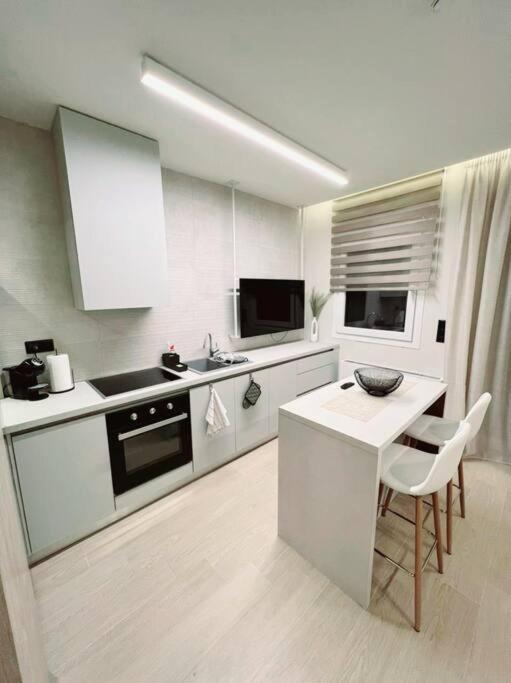 8 Blocks Apartments 2B อเล็กซานโดรโพลิส ภายนอก รูปภาพ