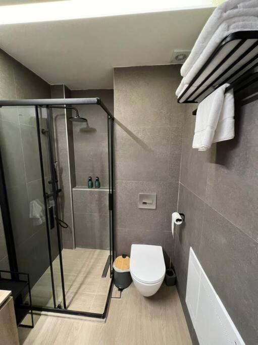8 Blocks Apartments 2B อเล็กซานโดรโพลิส ภายนอก รูปภาพ