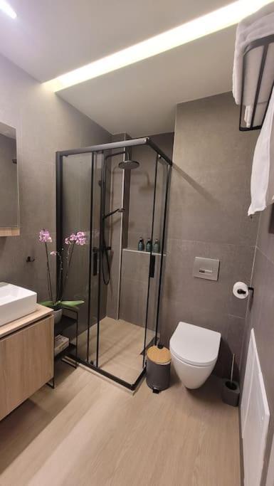 8 Blocks Apartments 2B อเล็กซานโดรโพลิส ภายนอก รูปภาพ